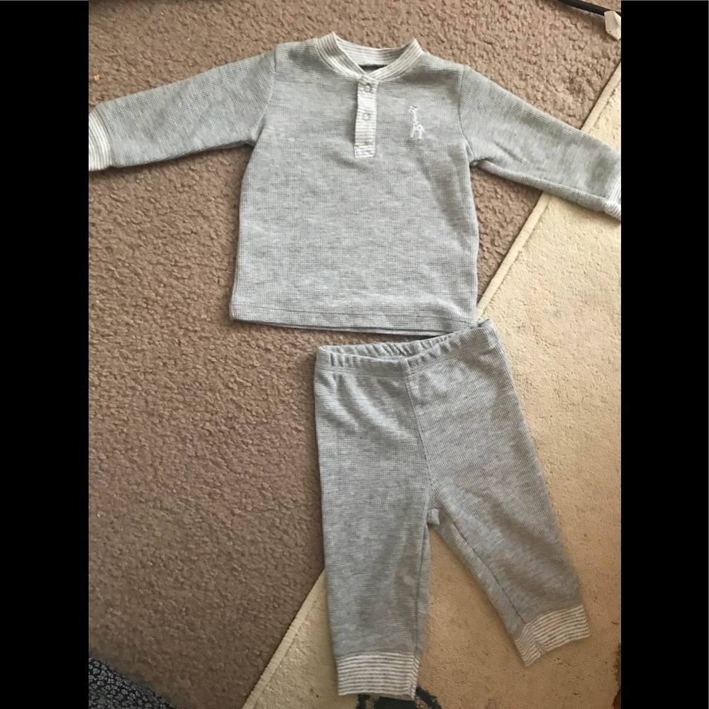 Carter’s 2 piece Giraffe outfit